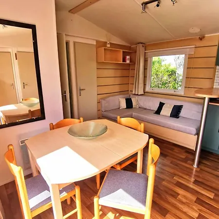Campsite A Deux Pas Du Lac